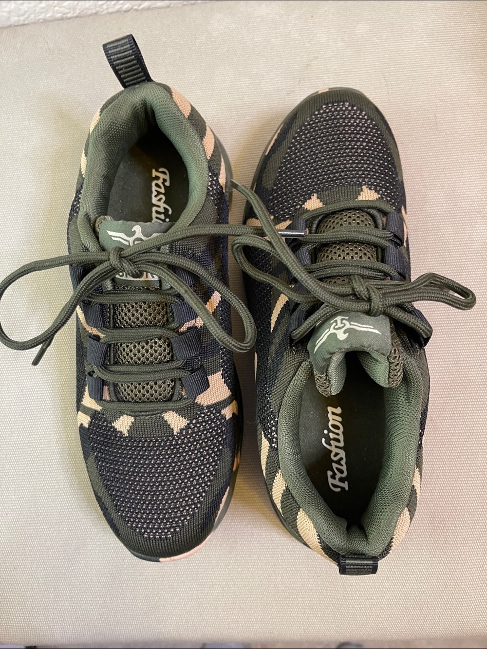 Fashion  Women's Camouflage Knit Sneakers - Olive Green & Beige & Black